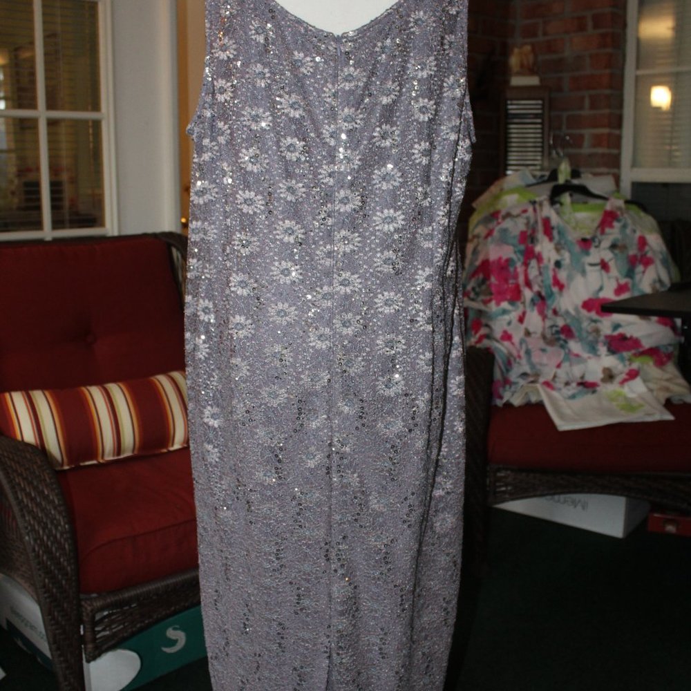 FORMAL DRESS - Picture 7 of 8
